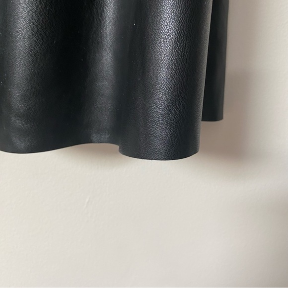 Divided faux leather skirt - Picture 2 of 6